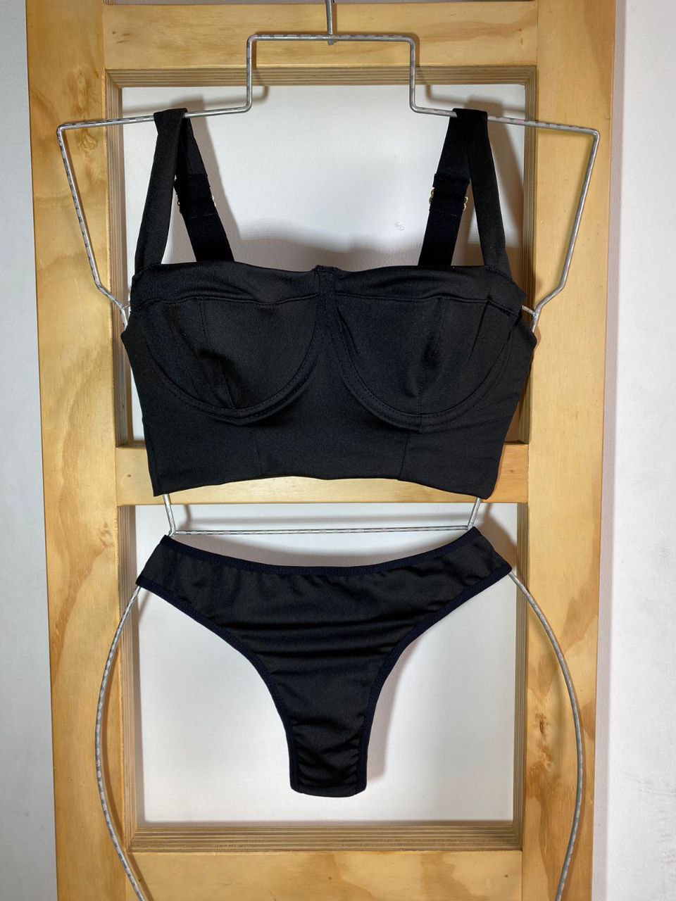 Conjunto con Varilla de Realce en Lycra